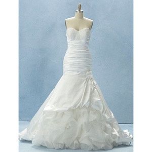 Alfred Angelo Style 212 Wedding Dress